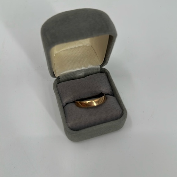 Jewelry - 14k gold band ring